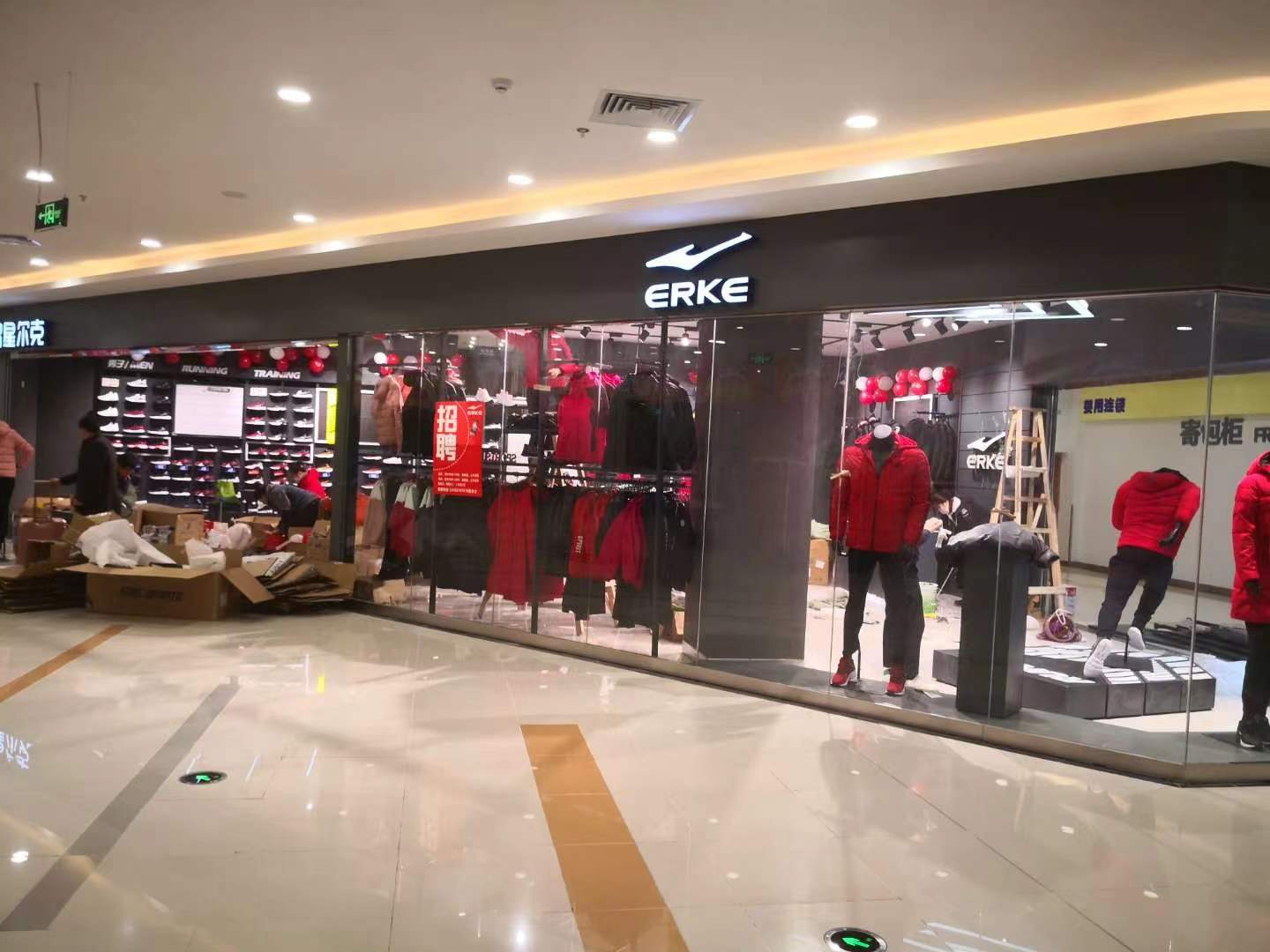 15天打造馬鞍山鄭浦港鴻星爾克專賣店展廳(圖3) f1a48142f3b88932649d329f899170a.jpg