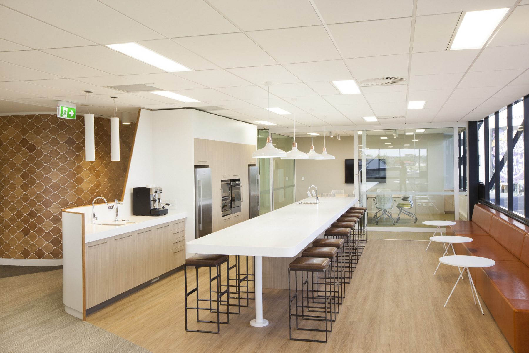 巢湖2300平方‘簡裝”辦公室裝修實(shí)景圖分析(圖3) 國外辦公 (9).jpg